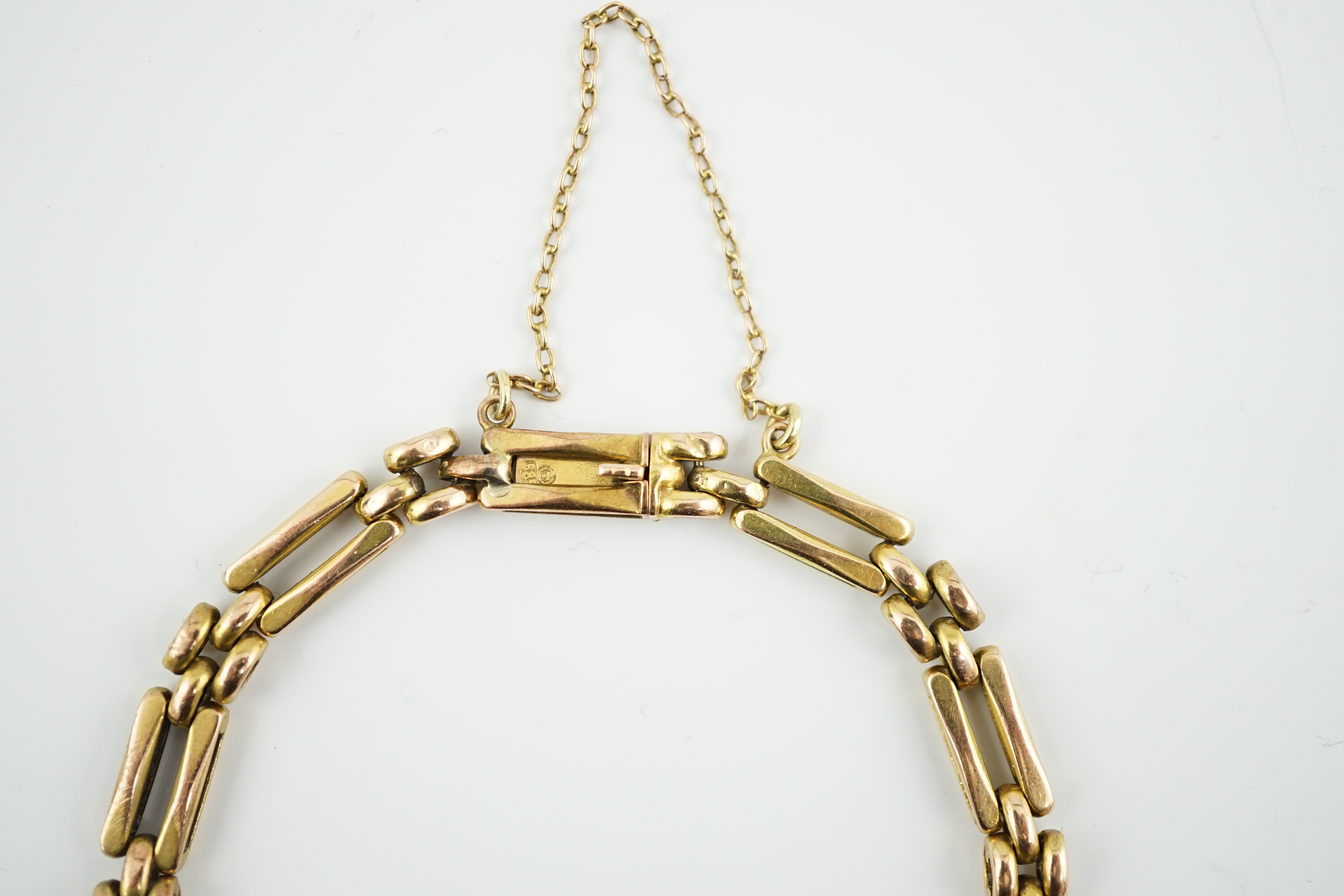 A 14k gold gate link bracelet, 18cm